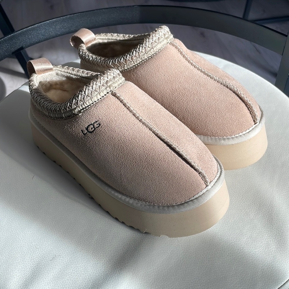 UGG TAZZ slipper size woman’s 5 mustard seed